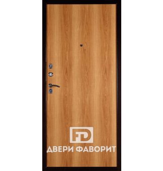 дверь в квартиру с ламинатом