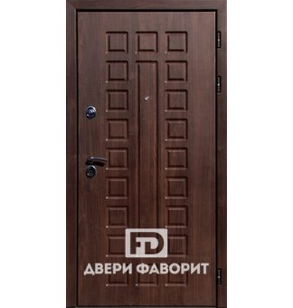 Входная дверь в квартиру с темным МДФ