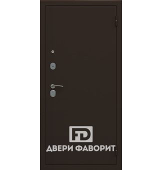 Входная уличная дверь с отделкой цинкогрунт