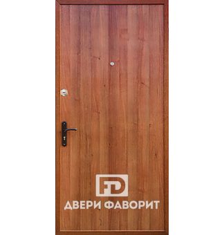 недорогая металлическая дверь с двумя замками и глазком